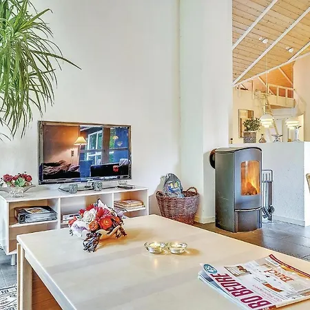 5 Bedroom Gorgeous In Blavand