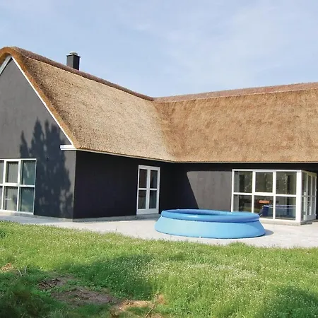 5 Bedroom Gorgeous In Holiday home