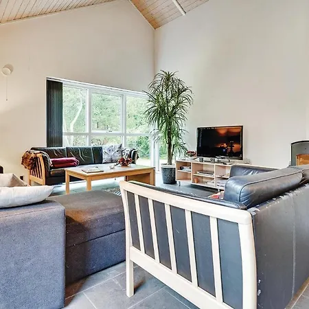 5 Bedroom Gorgeous In Blavand