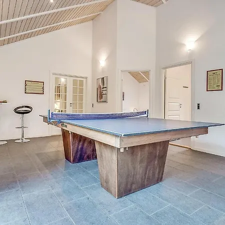 5 Bedroom Gorgeous In Holiday home