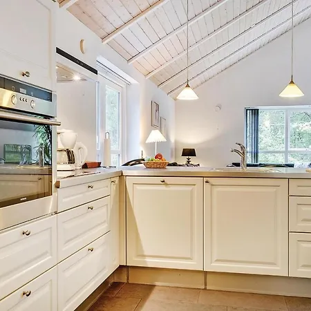 5 Bedroom Gorgeous In Holiday home